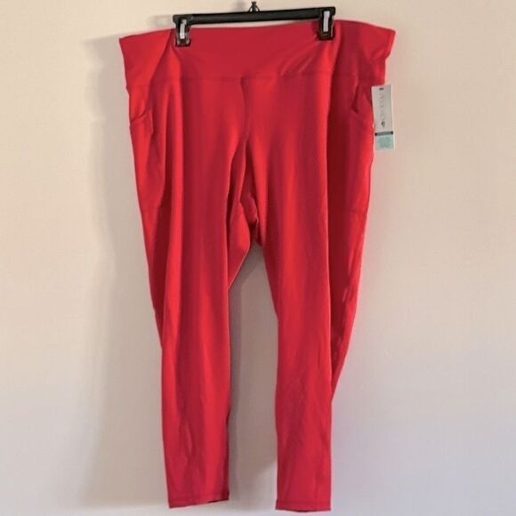 ID Ideology Women's Compression High-Waist
Side-Pocket 7/8 Length Leggings, Red - Picture 5 of 10